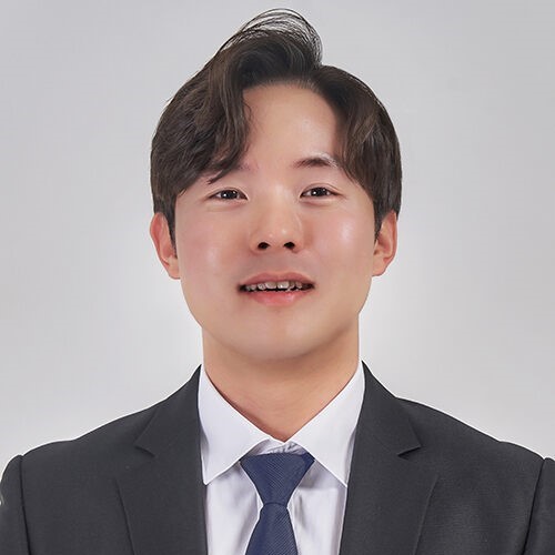 Seungyub Han headshot wearing a suit jacket